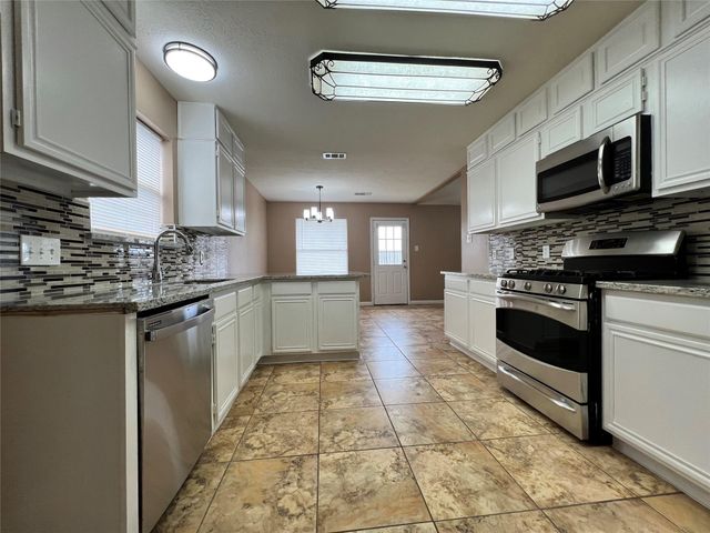 510 Oak Briar Drive, Kemah, TX 77565