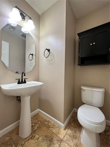 510 Oak Briar Drive, Kemah, TX 77565