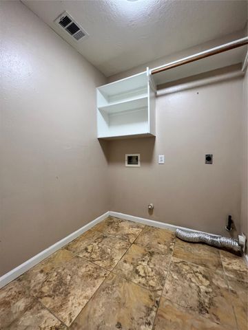 510 Oak Briar Drive, Kemah, TX 77565