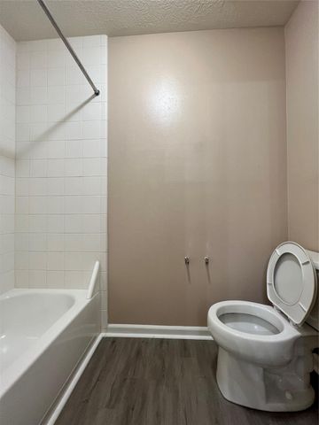 510 Oak Briar Drive, Kemah, TX 77565