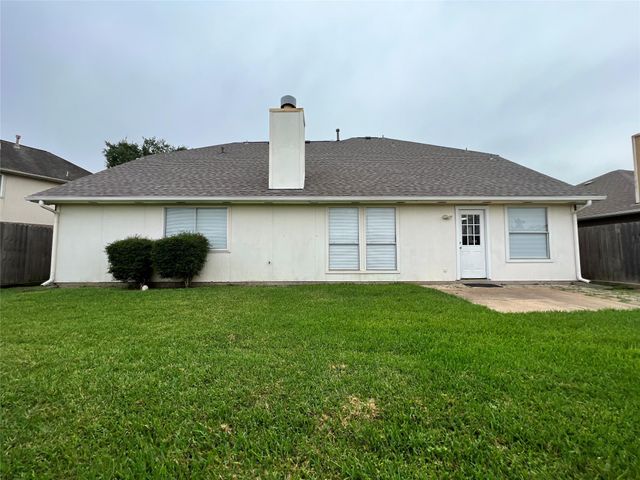 510 Oak Briar Drive, Kemah, TX 77565