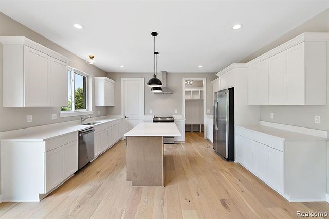 34914 Cardinal Lane, Richmond, MI 48062