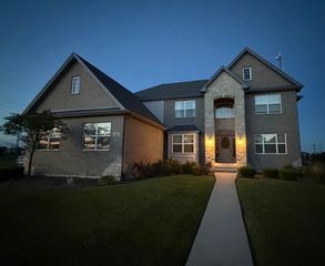 12903 Waterford Drive, Lemont, IL 60439