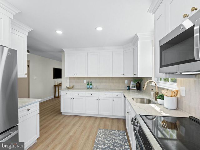 24 FALMOUTH DR, Mount Laurel, NJ 08054