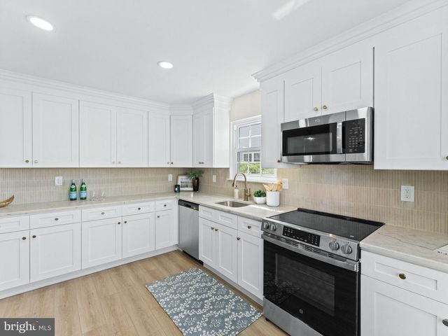 24 FALMOUTH DR, Mount Laurel, NJ 08054