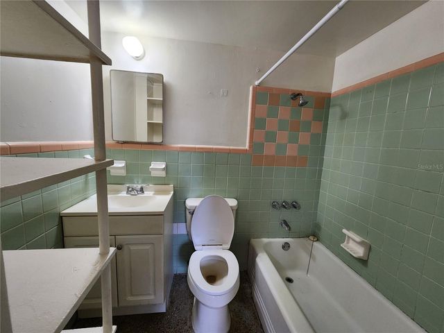1933 NW 4 AVENUE D, Gainesville, FL 32603