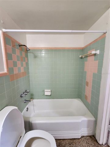 1933 NW 4 AVENUE D, Gainesville, FL 32603