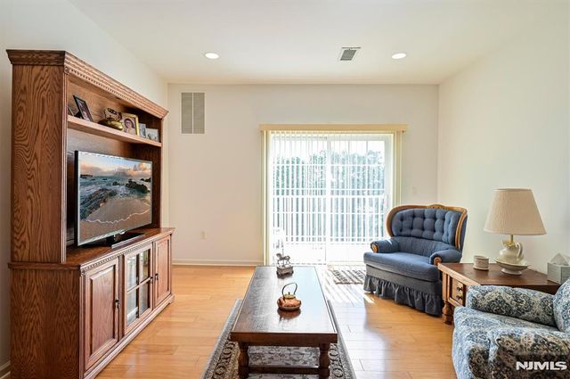 1305 Gatherings Drive, Haledon, NJ 07508