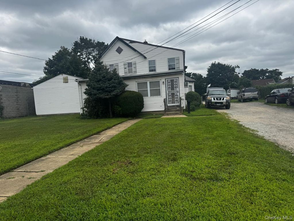 443 Babylon, Roosevelt, NY 11520 — exterior