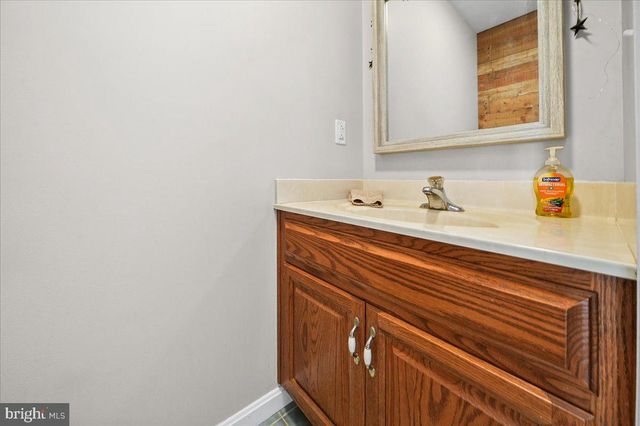 684 WATERWAY RD, Oxford, PA 19363