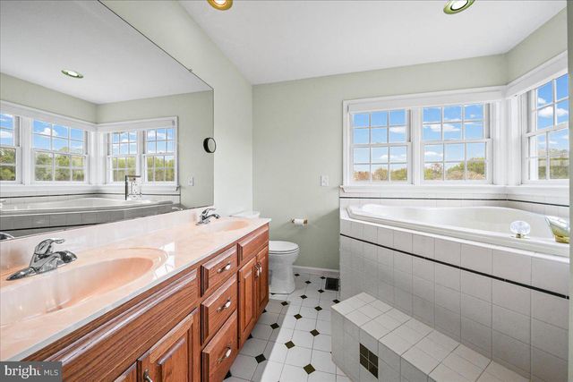 684 WATERWAY RD, Oxford, PA 19363