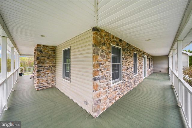 684 WATERWAY RD, Oxford, PA 19363