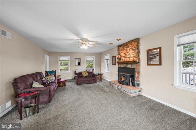 684 WATERWAY RD, Oxford, PA 19363