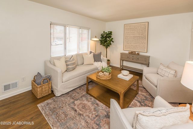 1805 SWIFTS HIGHWAY, Jefferson City, MO 65109