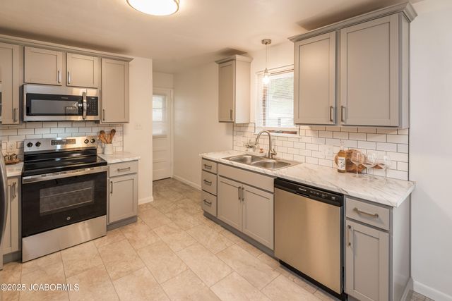 1805 SWIFTS HIGHWAY, Jefferson City, MO 65109