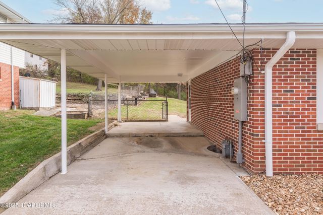 1805 SWIFTS HIGHWAY, Jefferson City, MO 65109