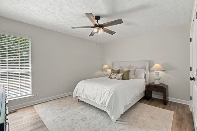 137 Luna Ln, Hendersonville, TN 37075