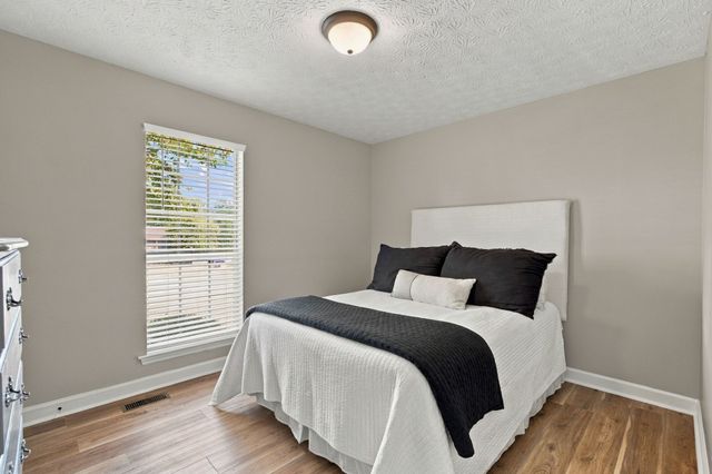 137 Luna Ln, Hendersonville, TN 37075
