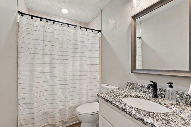 137 Luna Ln, Hendersonville, TN 37075