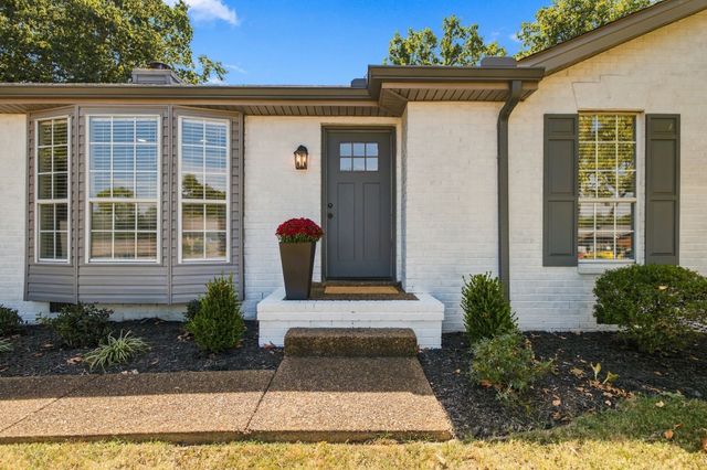 137 Luna Ln, Hendersonville, TN 37075