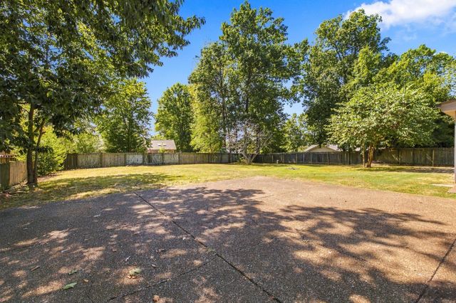 137 Luna Ln, Hendersonville, TN 37075
