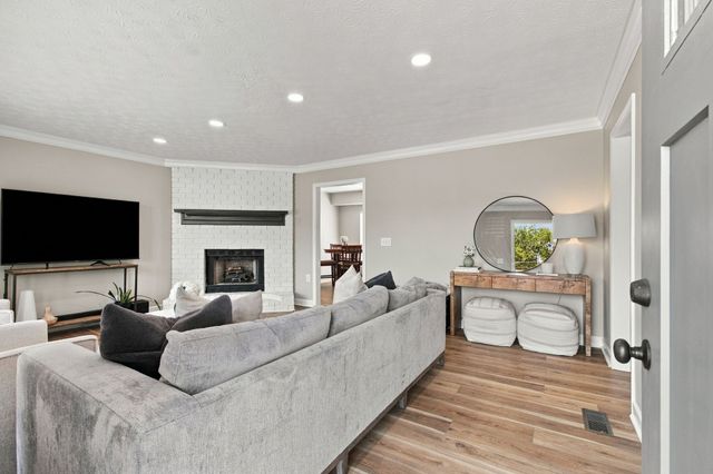 137 Luna Ln, Hendersonville, TN 37075