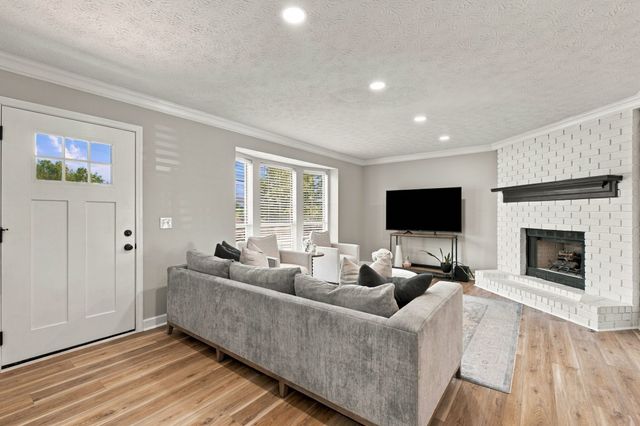 137 Luna Ln, Hendersonville, TN 37075