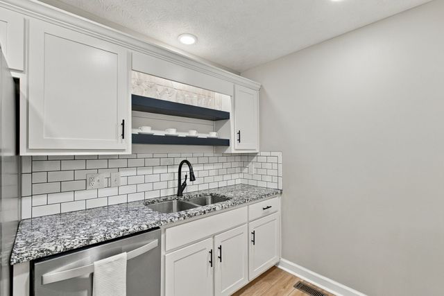 137 Luna Ln, Hendersonville, TN 37075