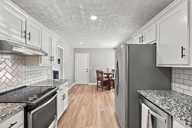 137 Luna Ln, Hendersonville, TN 37075