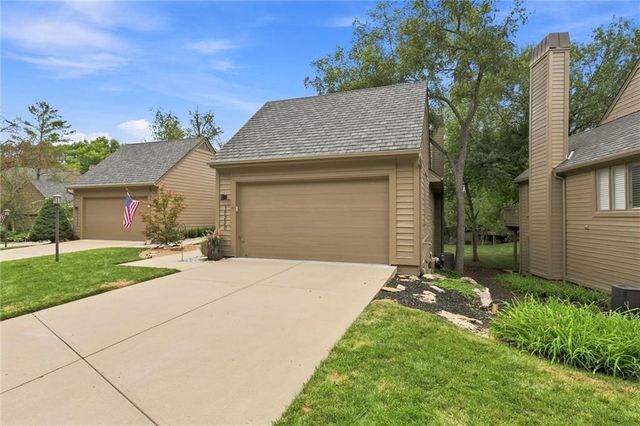 10330 S Clubside Court, Olathe, KS 66061