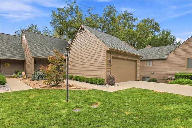 10330 S Clubside Court, Olathe, KS 66061