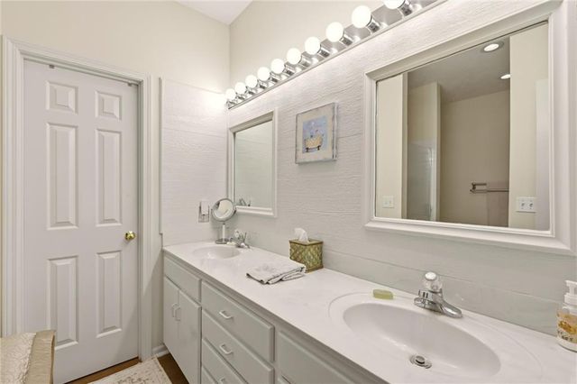 10330 S Clubside Court, Olathe, KS 66061