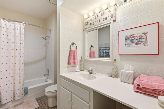 10330 S Clubside Court, Olathe, KS 66061