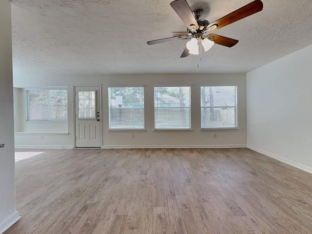 28631 Hidden Lake W, Magnolia, TX 77354