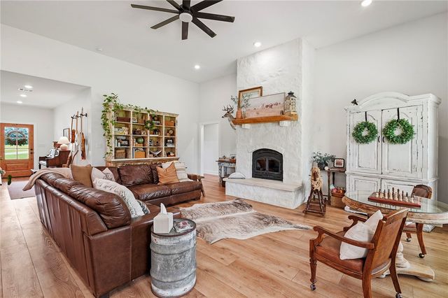 15193 PR 4490, Normangee, TX 77871