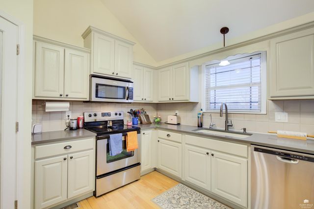 11312 Farnum Run, Milford, KS 66514