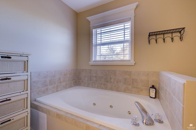 11312 Farnum Run, Milford, KS 66514