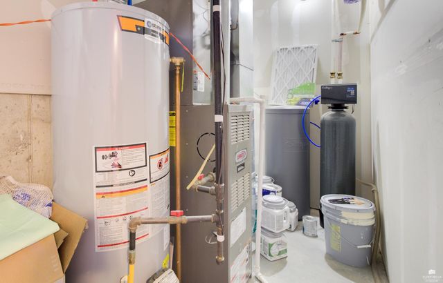 11312 Farnum Run, Milford, KS 66514