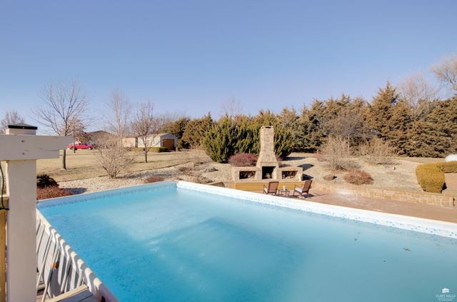 11312 Farnum Run, Milford, KS 66514