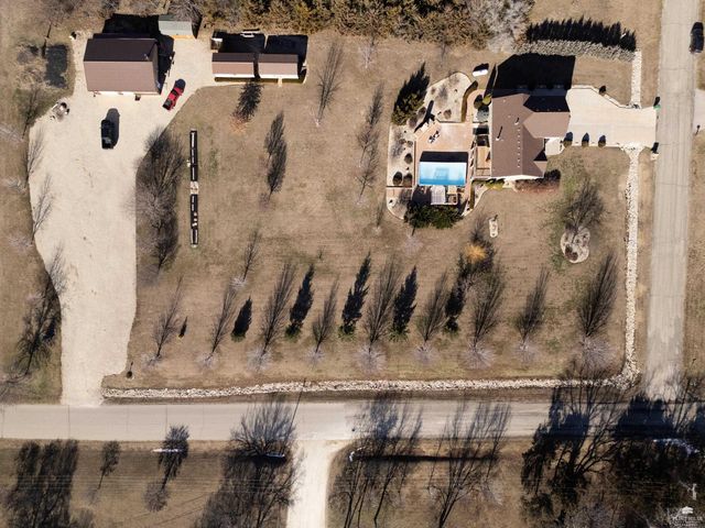 11312 Farnum Run, Milford, KS 66514