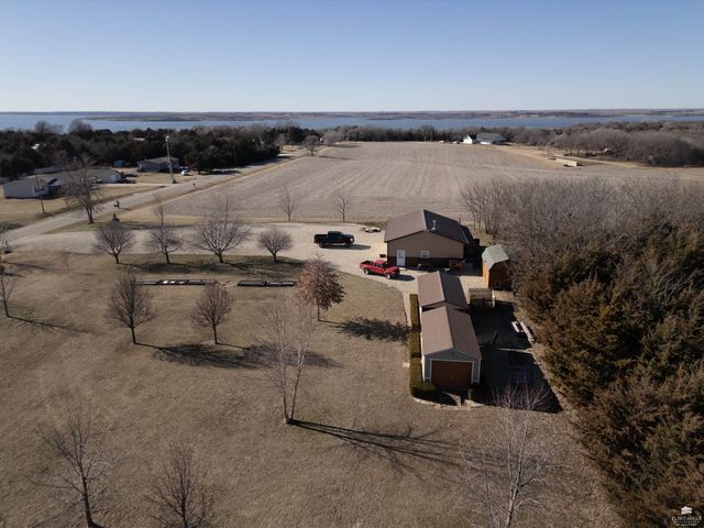 11312 Farnum Run, Milford, KS 66514