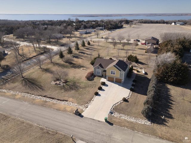 11312 Farnum Run, Milford, KS 66514