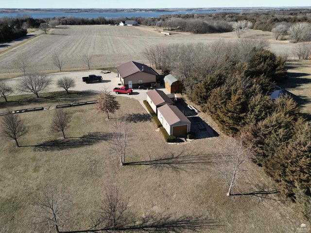 11312 Farnum Run, Milford, KS 66514
