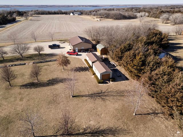11312 Farnum Run, Milford, KS 66514
