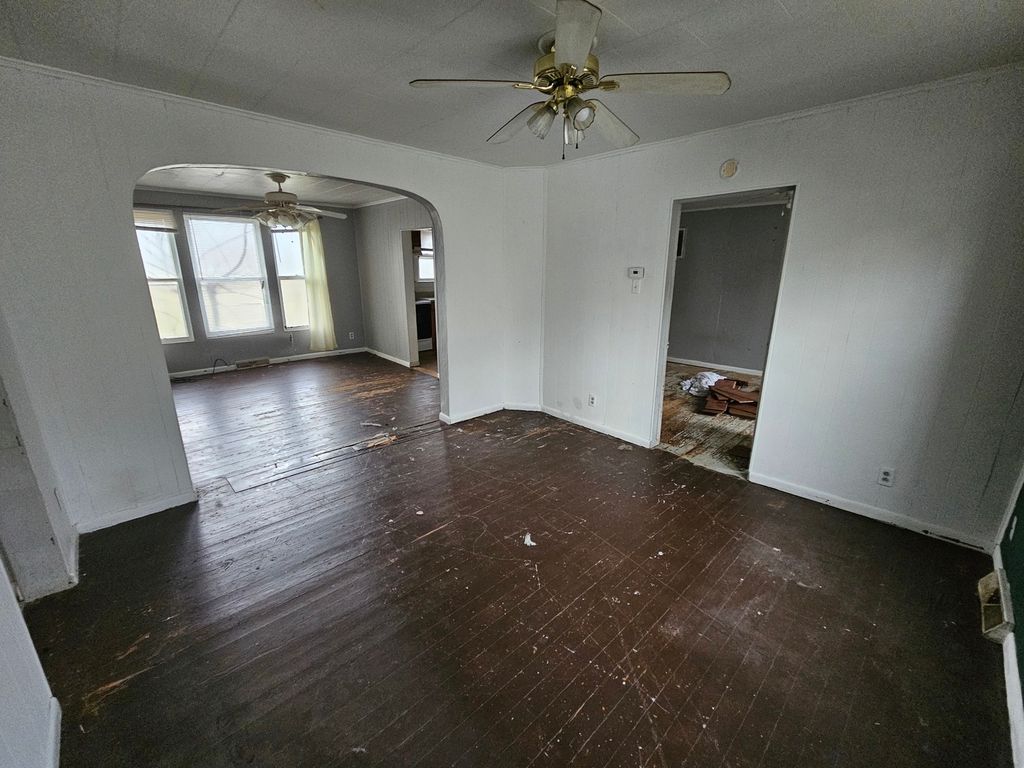 Image 11 of property listing at 724 Park Avenue, Mt Vernon, IL 62864