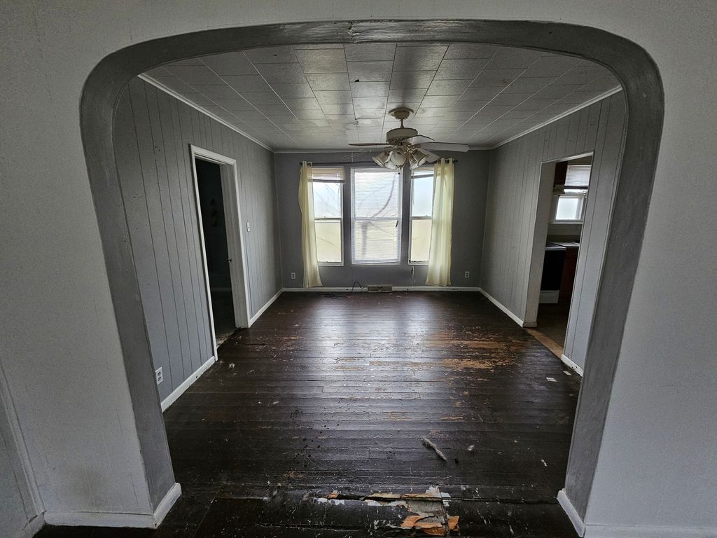 Image 12 of property listing at 724 Park Avenue, Mt Vernon, IL 62864