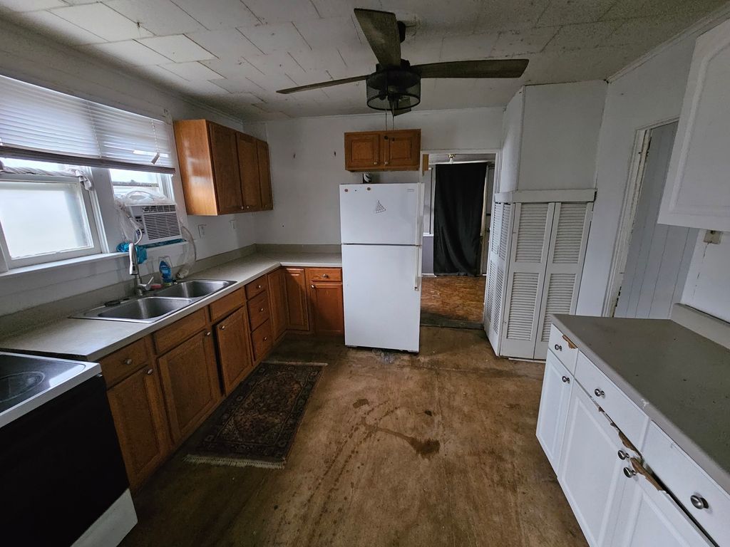 Image 16 of property listing at 724 Park Avenue, Mt Vernon, IL 62864