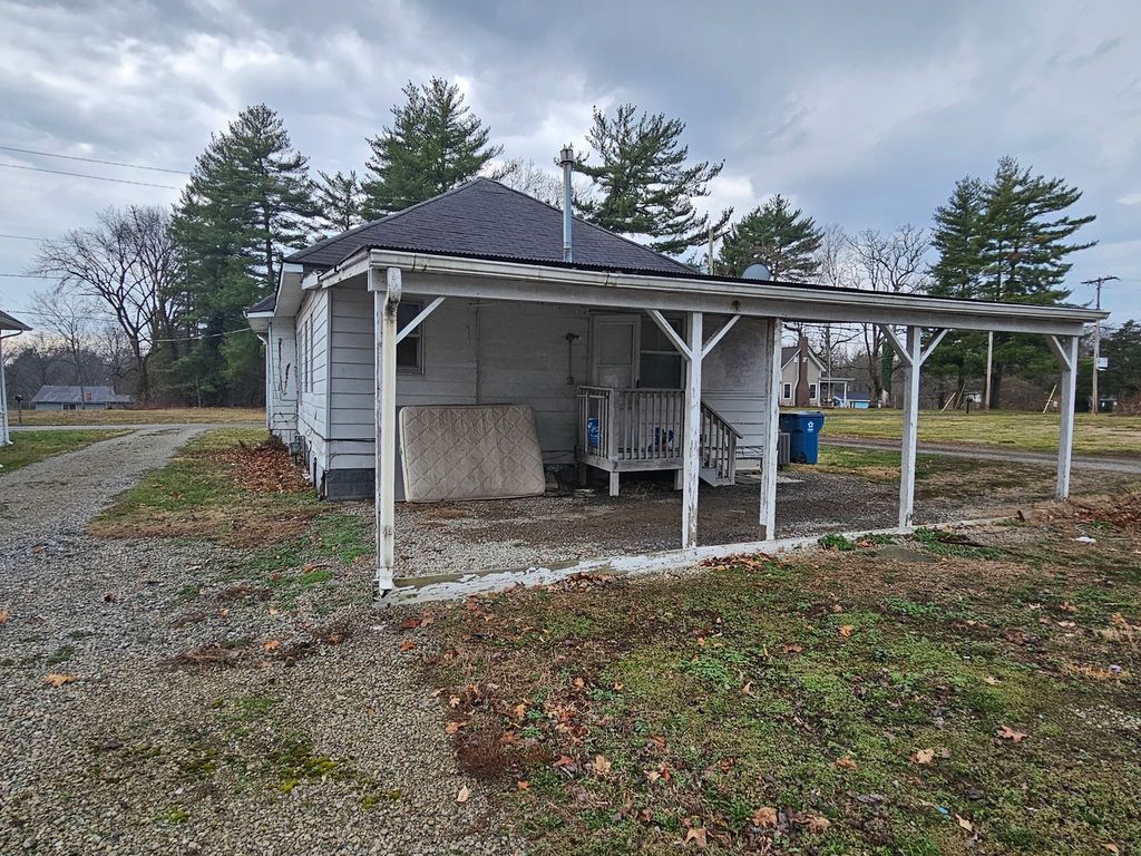 Image 5 of property listing at 724 Park Avenue, Mt Vernon, IL 62864