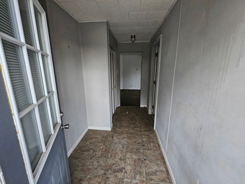 Image 6 of property listing at 724 Park Avenue, Mt Vernon, IL 62864