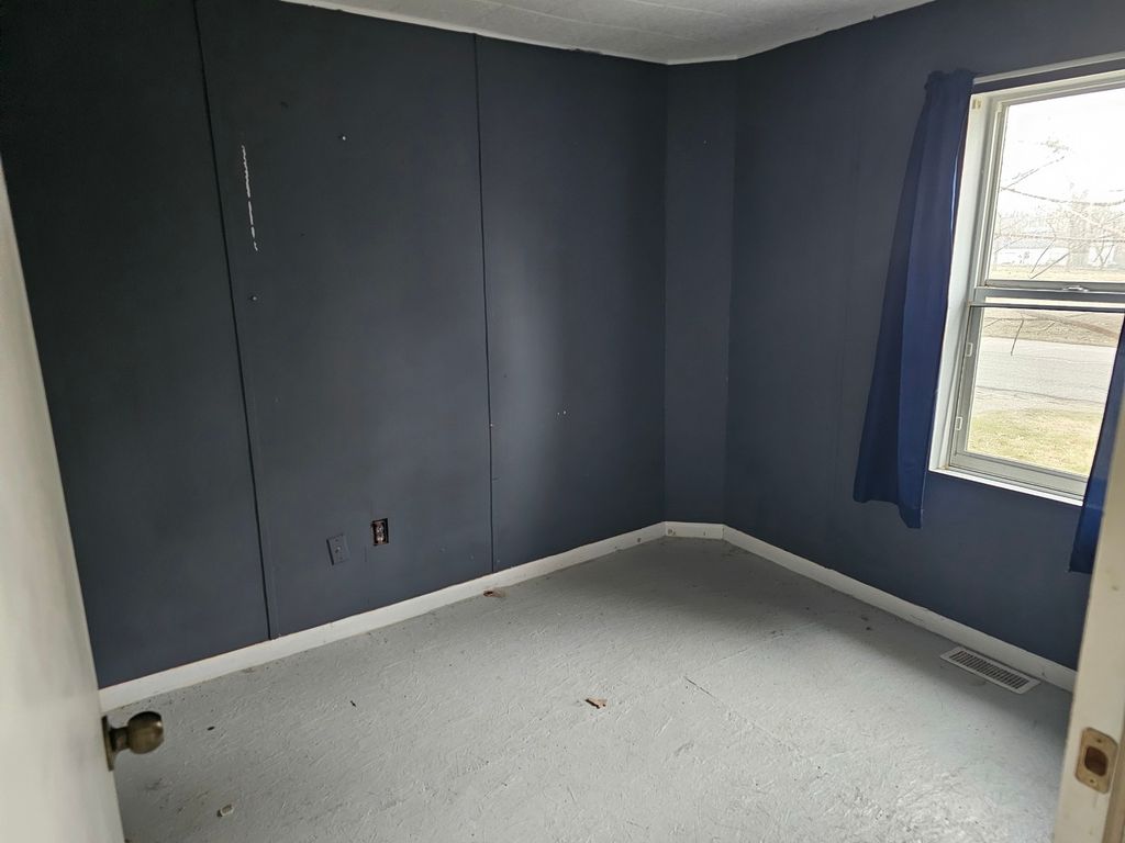 Image 7 of property listing at 724 Park Avenue, Mt Vernon, IL 62864